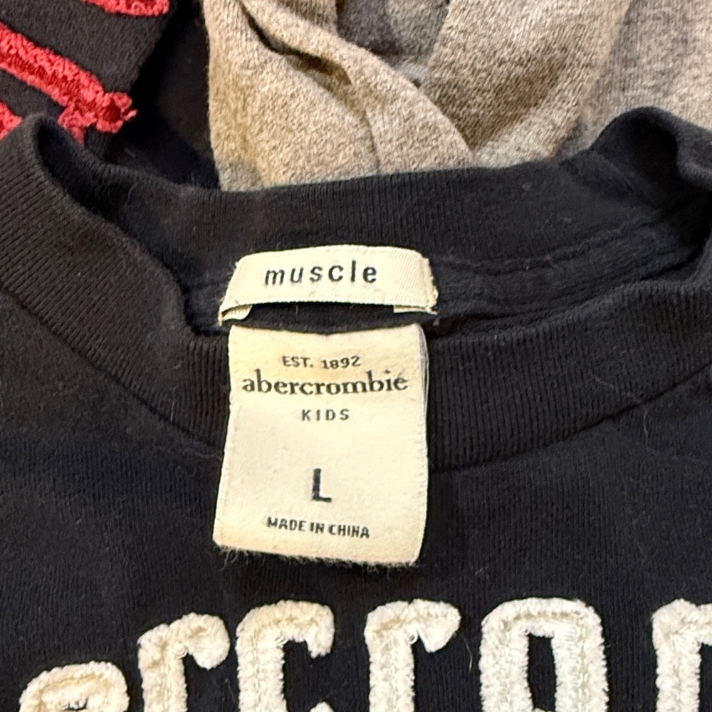 Abercrombie & Fitch boys muscle long sleeve Tee - Picture 2 of 8